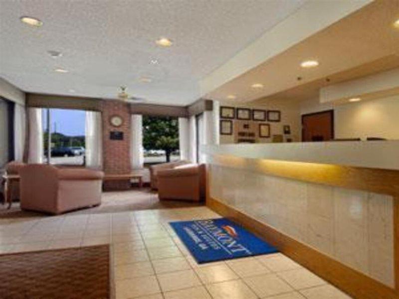 Baymont By Wyndham Lagrange Hotel Luaran gambar