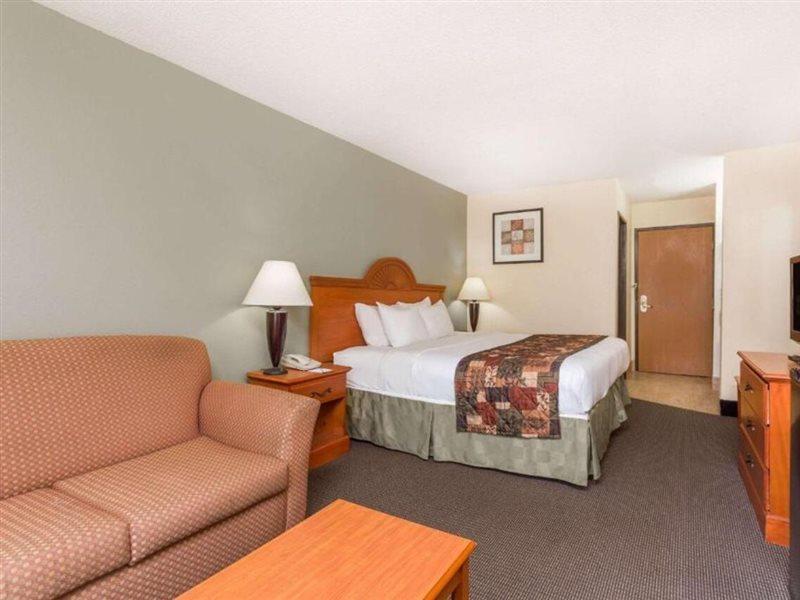 Baymont By Wyndham Lagrange Hotel Luaran gambar