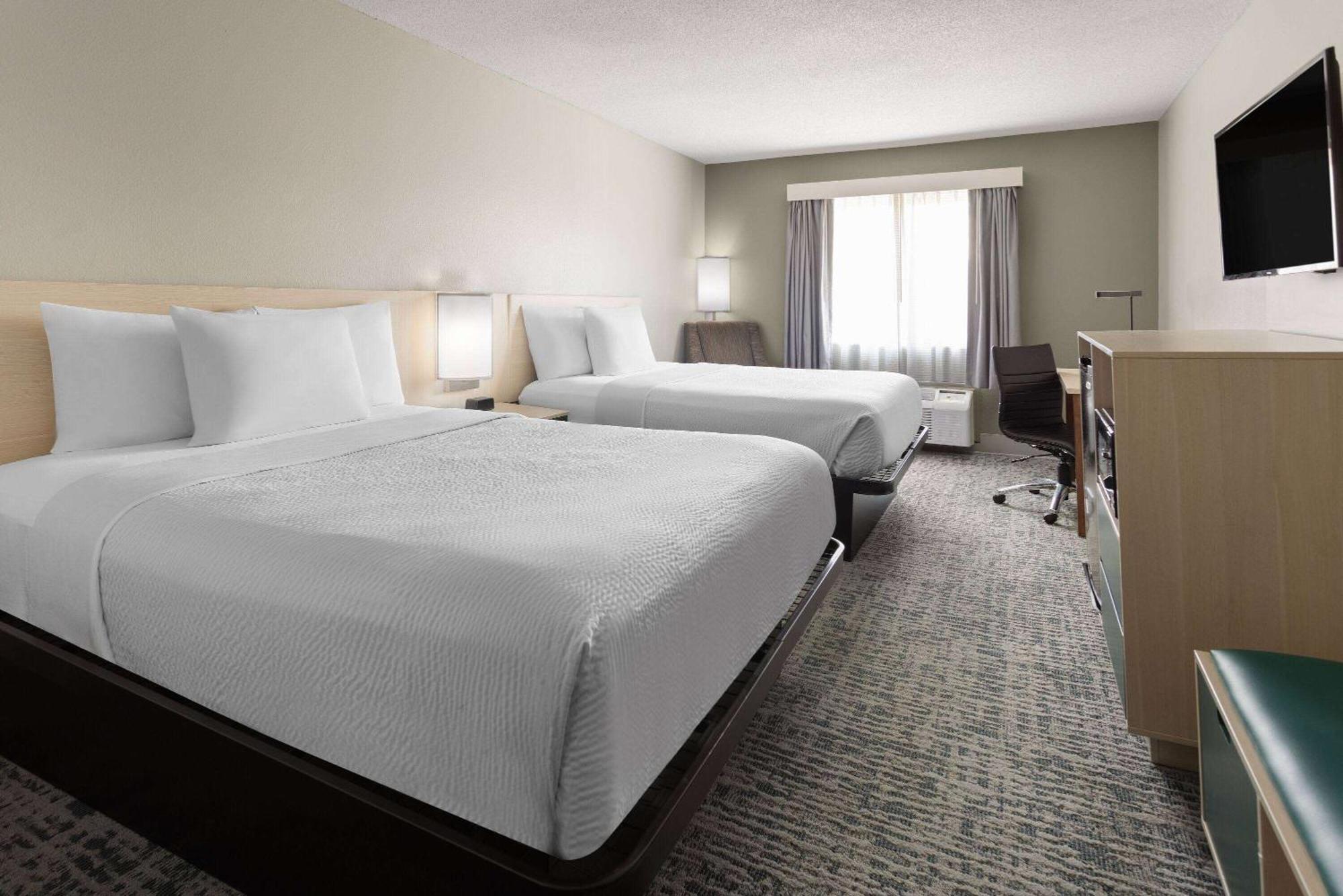 Baymont By Wyndham Lagrange Hotel Luaran gambar