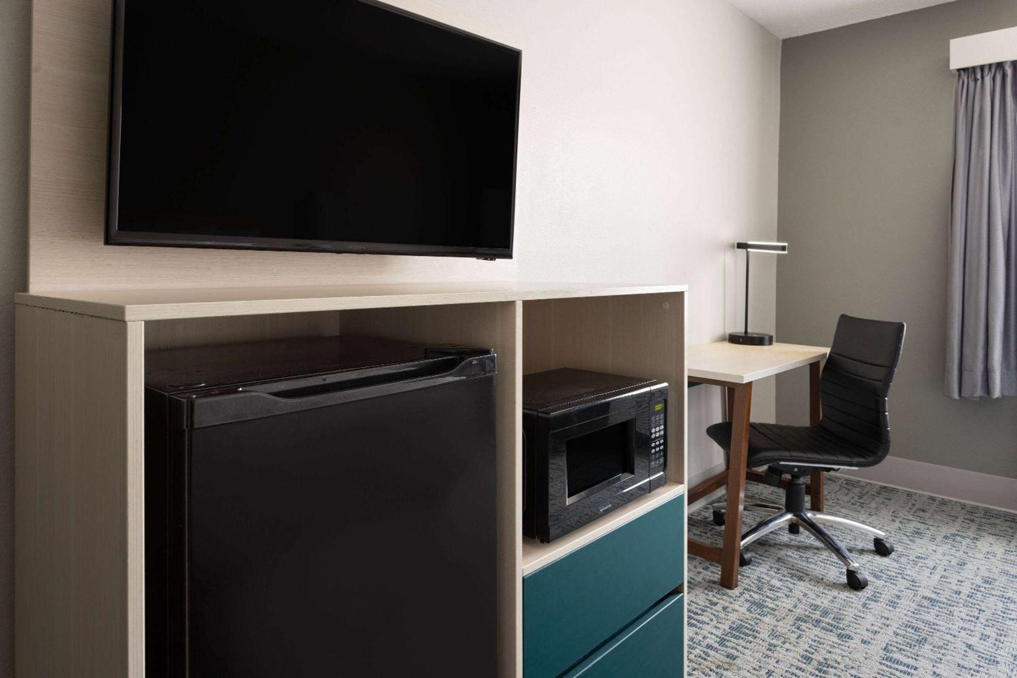 Baymont By Wyndham Lagrange Hotel Luaran gambar