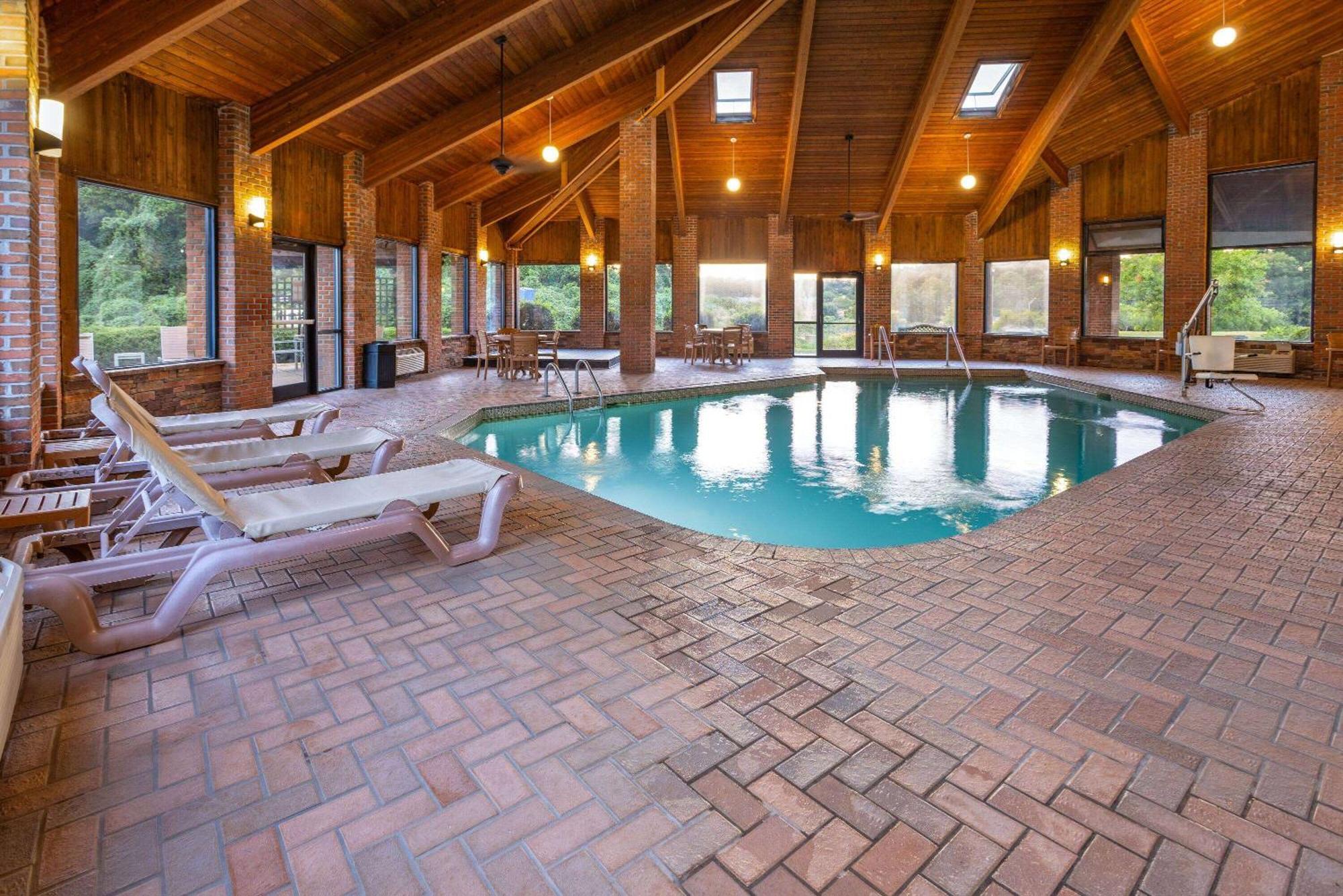 Baymont By Wyndham Lagrange Hotel Luaran gambar