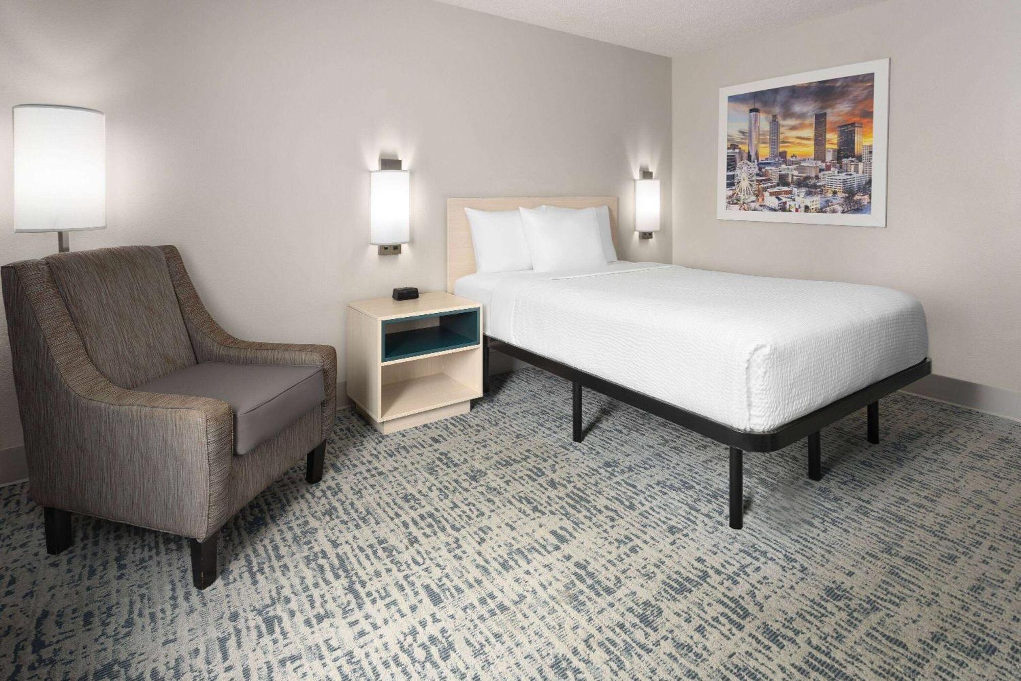 Baymont By Wyndham Lagrange Hotel Luaran gambar