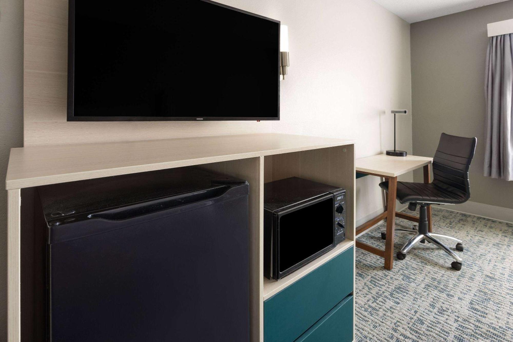 Baymont By Wyndham Lagrange Hotel Luaran gambar