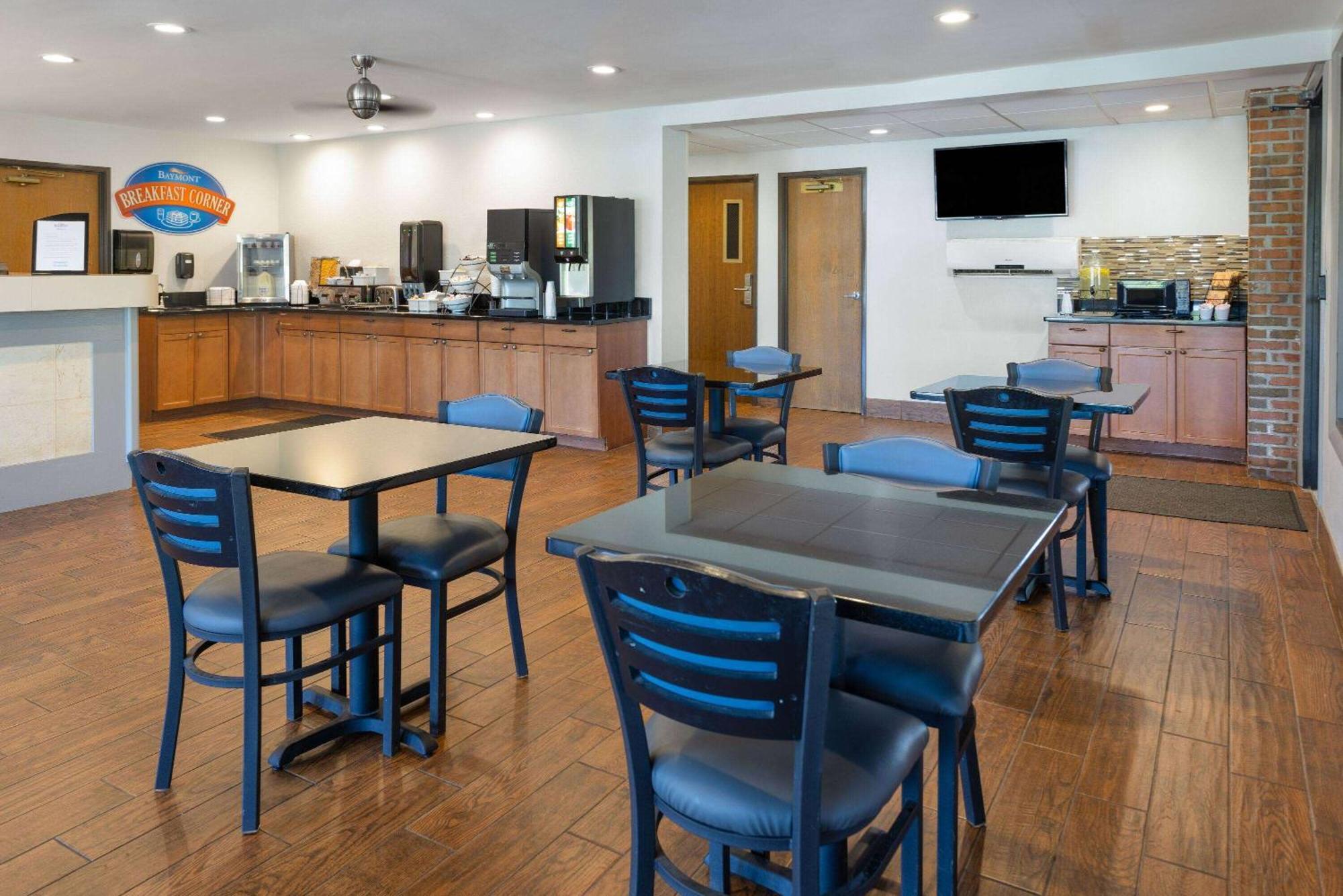 Baymont By Wyndham Lagrange Hotel Luaran gambar