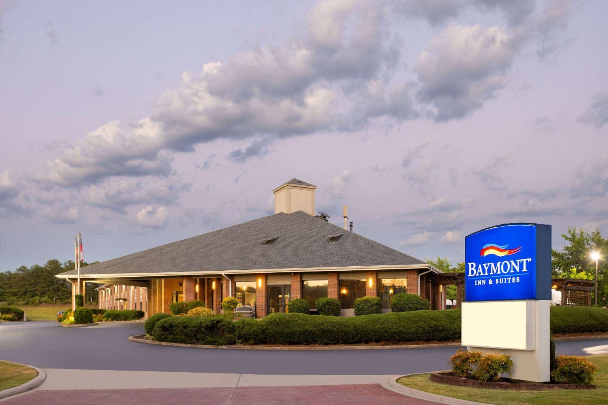 Baymont By Wyndham Lagrange Hotel Luaran gambar