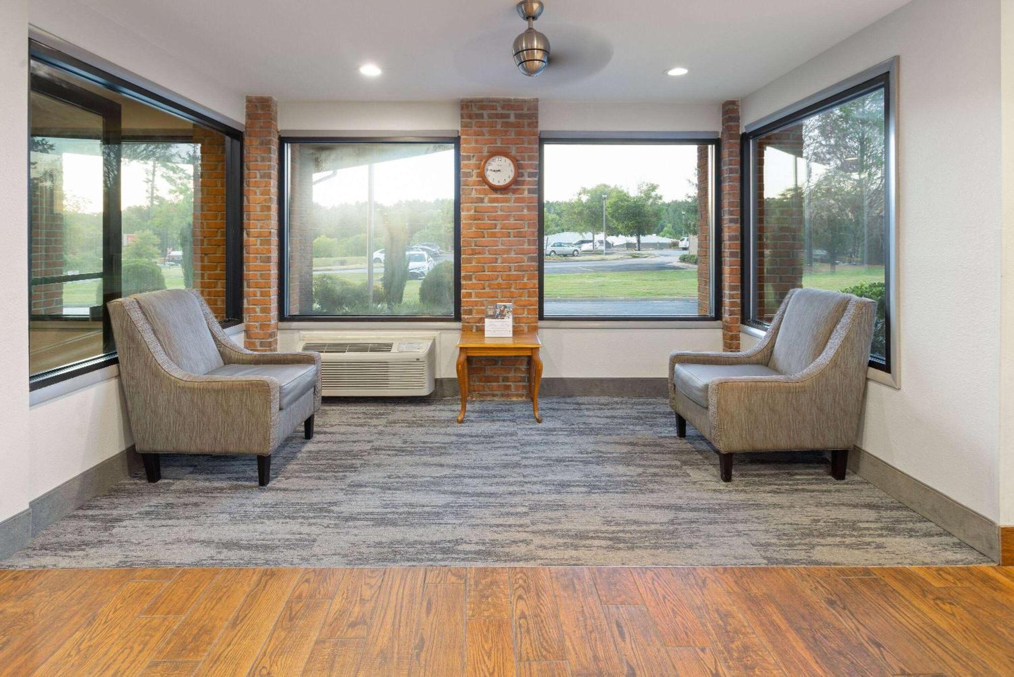 Baymont By Wyndham Lagrange Hotel Luaran gambar